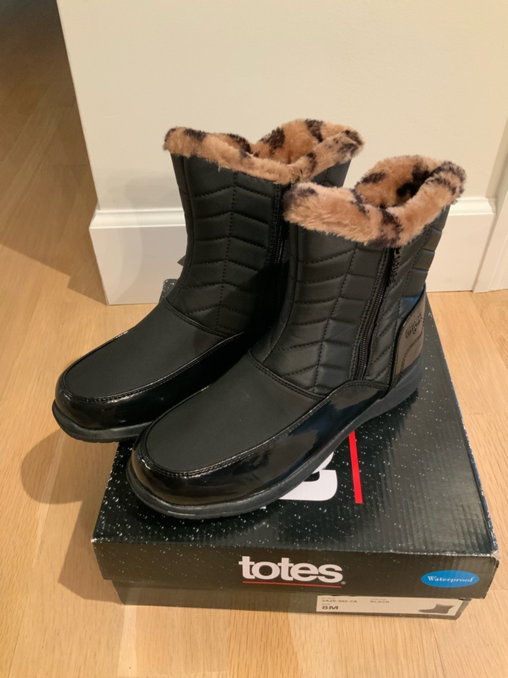 Totes Boots 8 Warm Waterproof Black Easy Off /on With 2 Zippers Faux Fur New